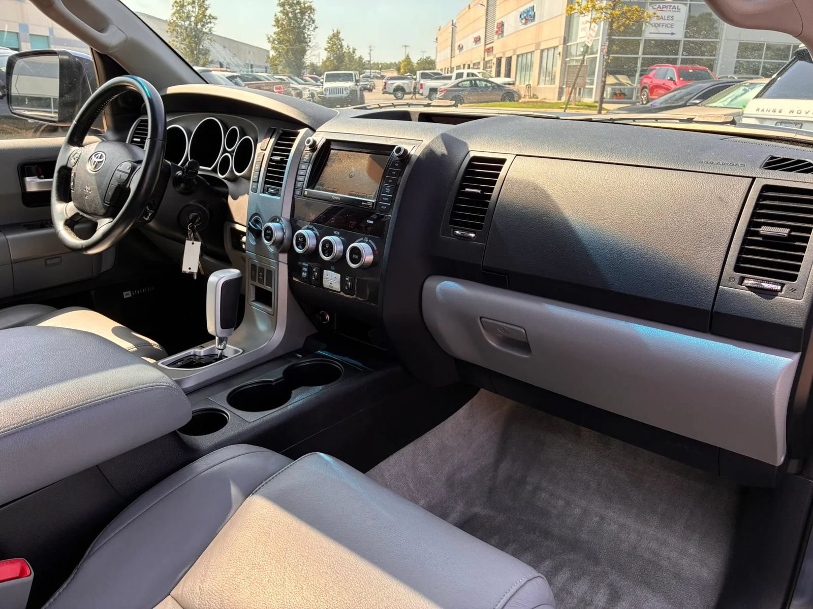 Used 2010 Toyota Sequoia Limited AWD/4WD image 14