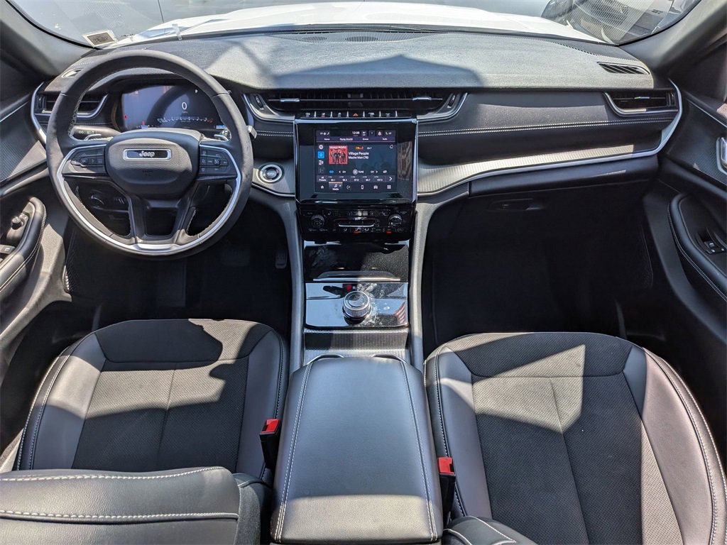 Used 2025 Jeep Grand Cherokee L Altitude image 20