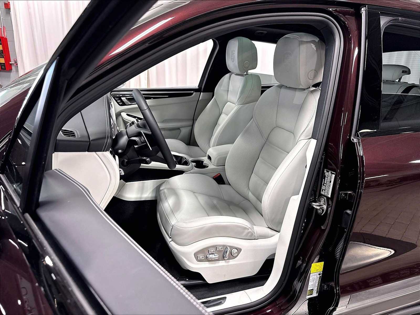 New 2026 Porsche Macan Turbo AWD/4WD image 5