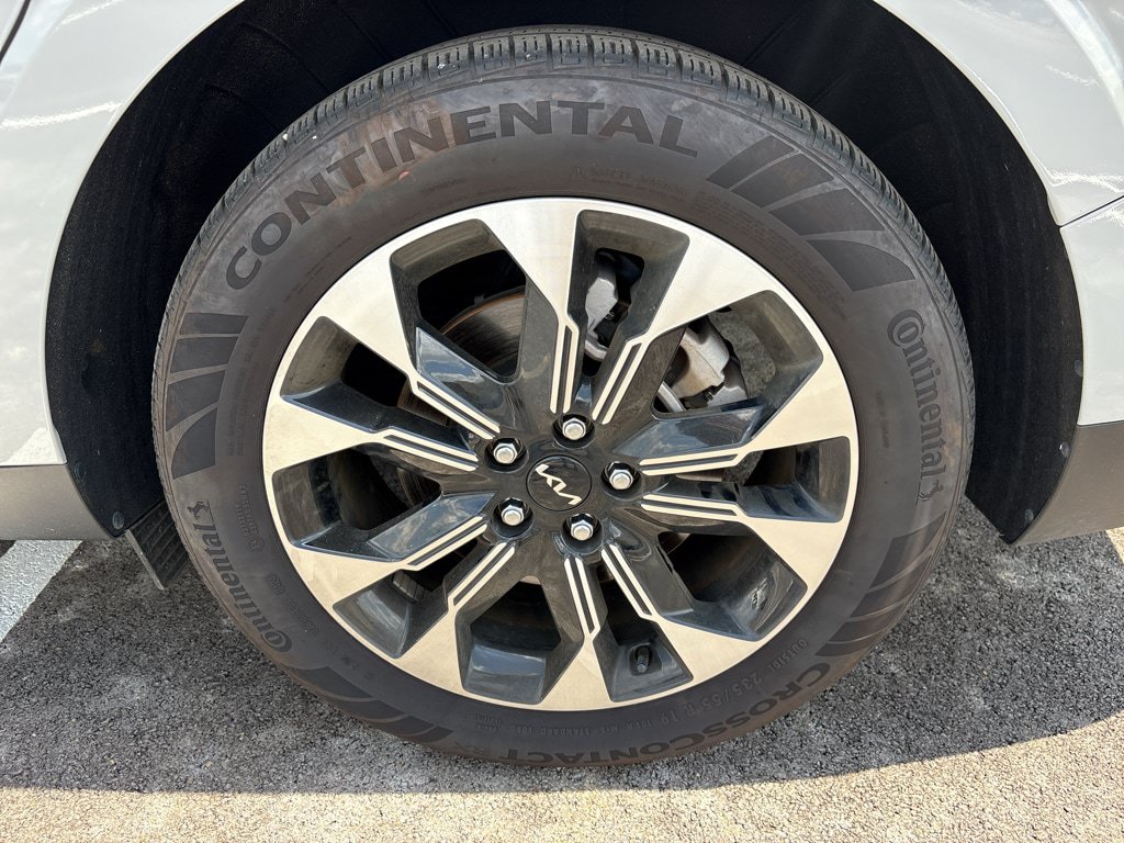 Used 2024 Kia Carnival EX FWD image 13