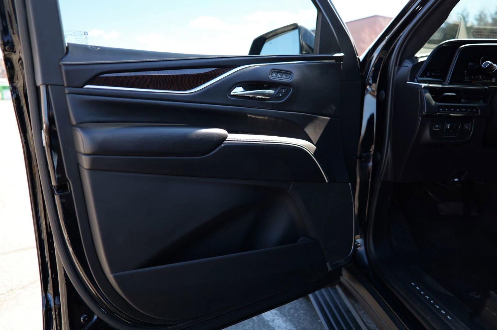 Used 2022 Cadillac Escalade ESV Sport Platinum image 17