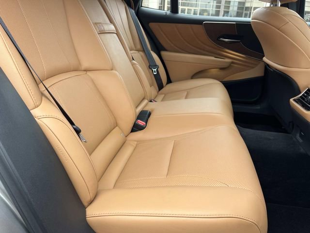 Certified 2023 Lexus LS 500 w/ Accessory Package (Z2) RWD image 24