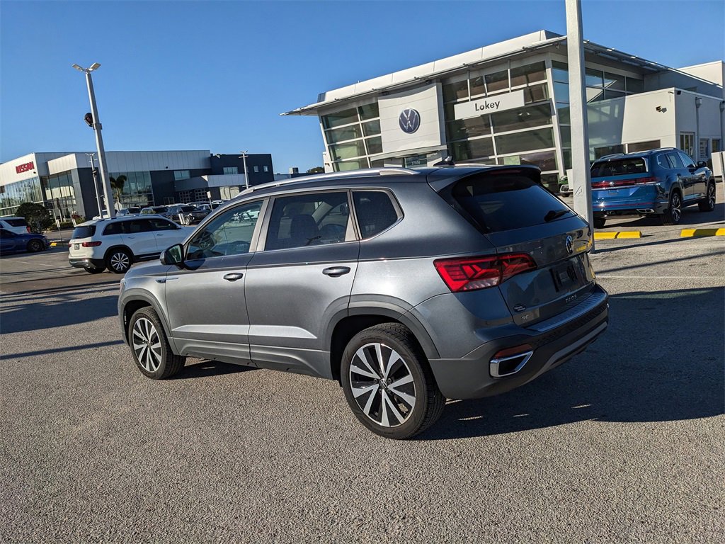 Used 2023 Volkswagen Taos SE w/ Panoramic Sunroof Package image 5