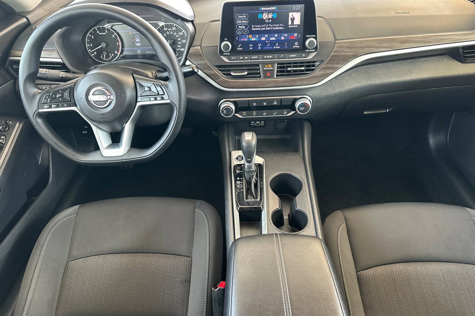 Used 2025 Nissan Altima 2.5 SV FWD image 13