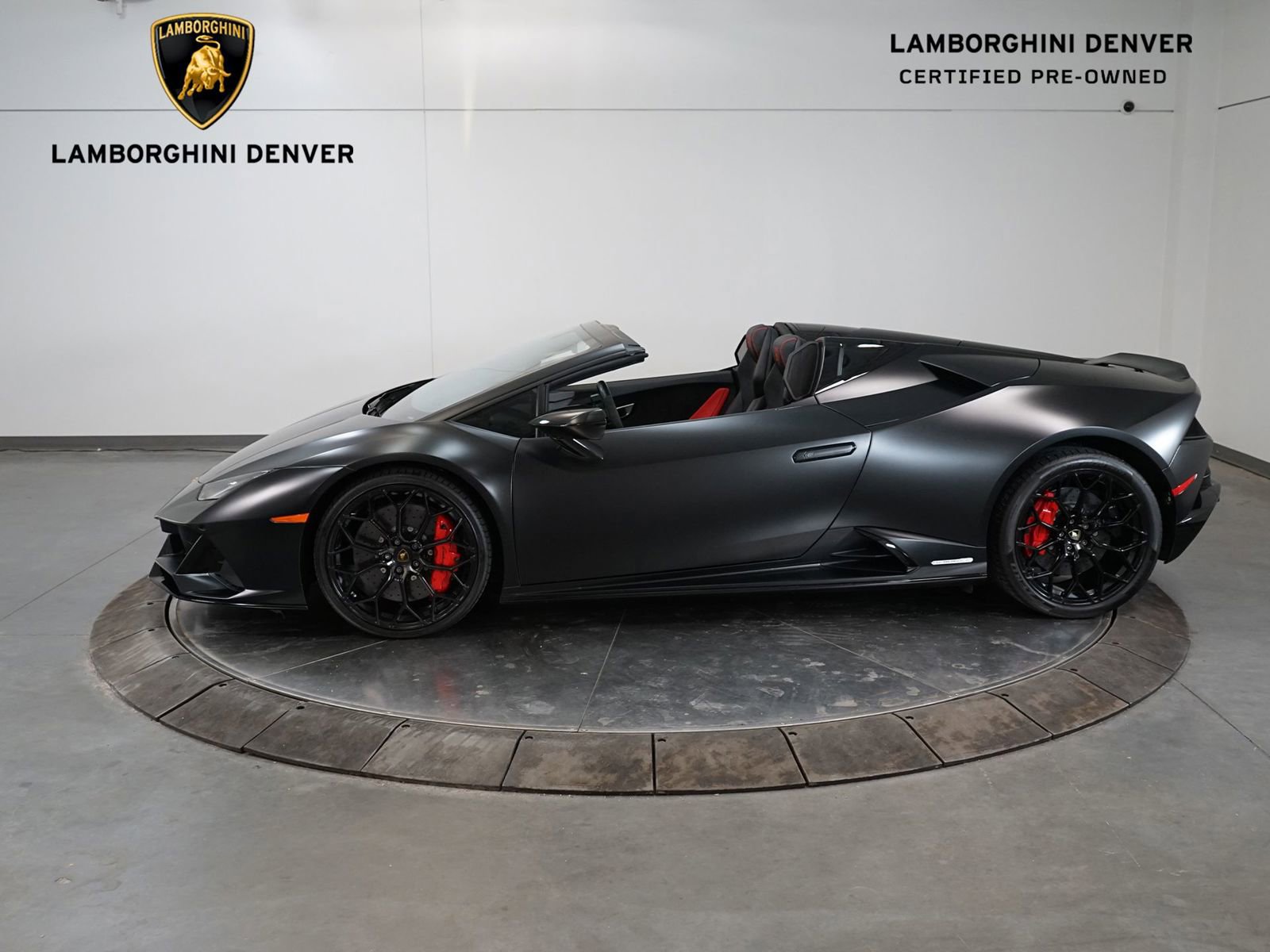 Used 2023 Lamborghini Huracan EVO image 2