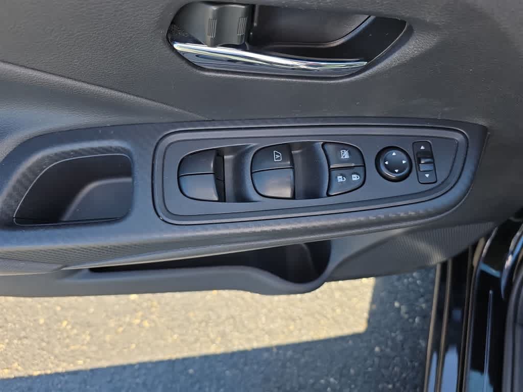 Used 2023 Nissan Versa SV FWD image 31