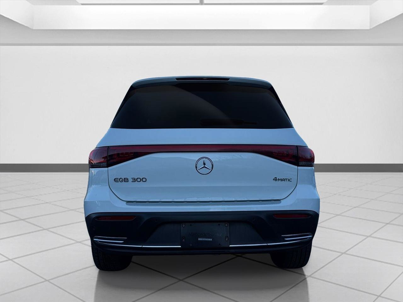 Used 2022 Mercedes-Benz EQB 300 4MATIC image 5