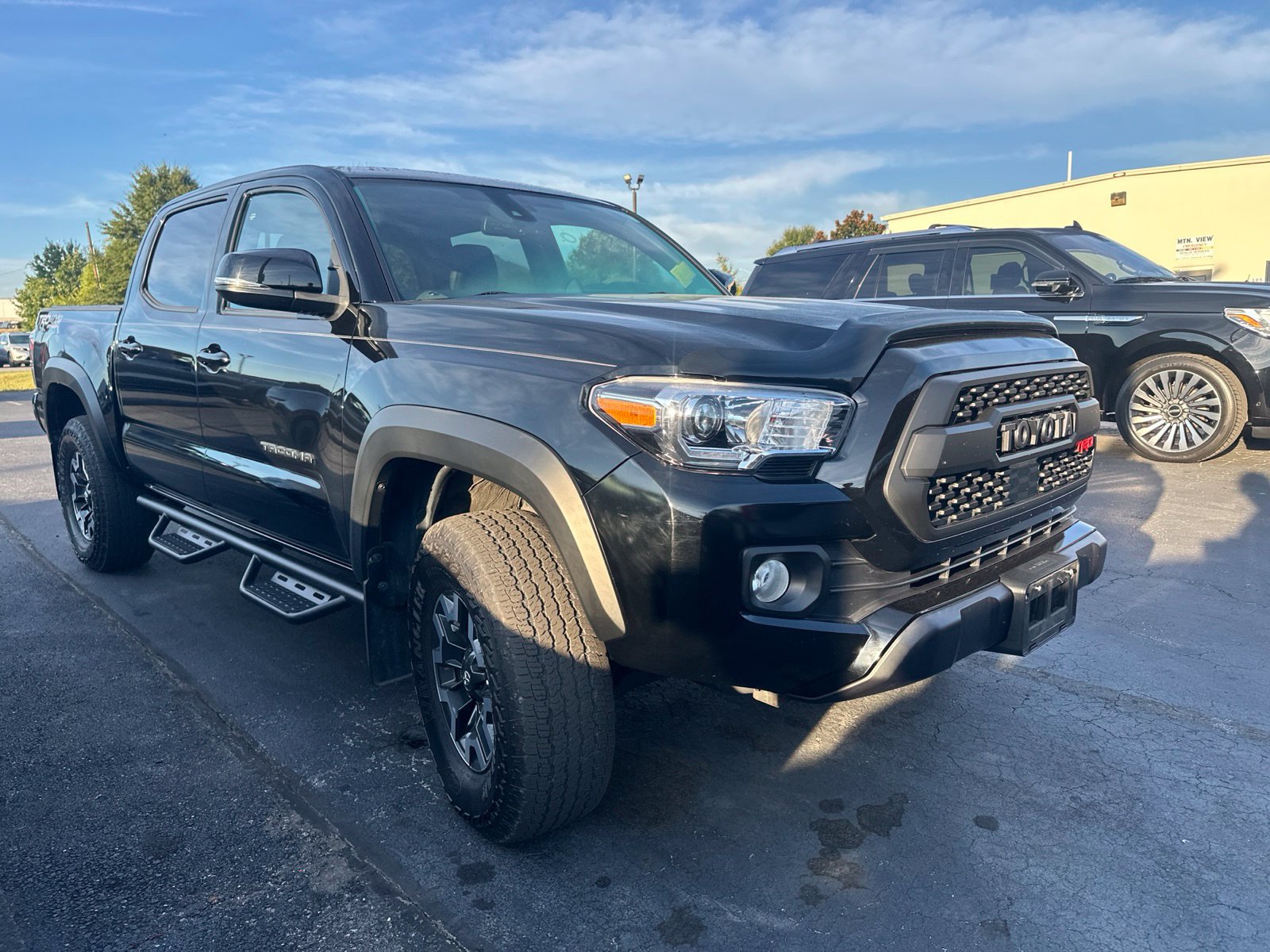 Used 2023 Toyota Tacoma TRD Off-Road w/ Technology Package AWD/4WD image 2