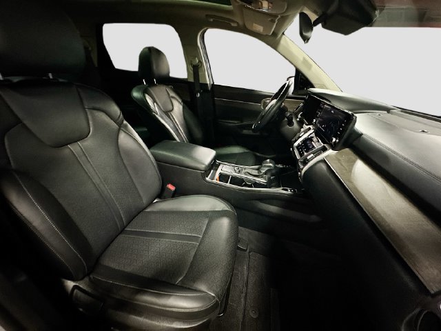 Certified 2023 Kia Sorento S w/ Panoramic Sunroof Package AWD/4WD image 30