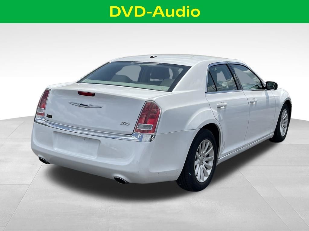 Used 2014 Chrysler 300 w/ Driver Convenience Group RWD image 4