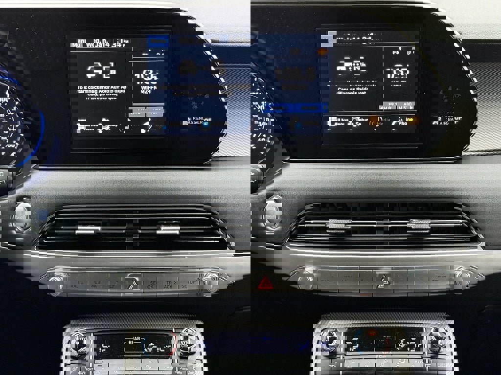 Used 2024 Chrysler Pacifica Touring-L image 22