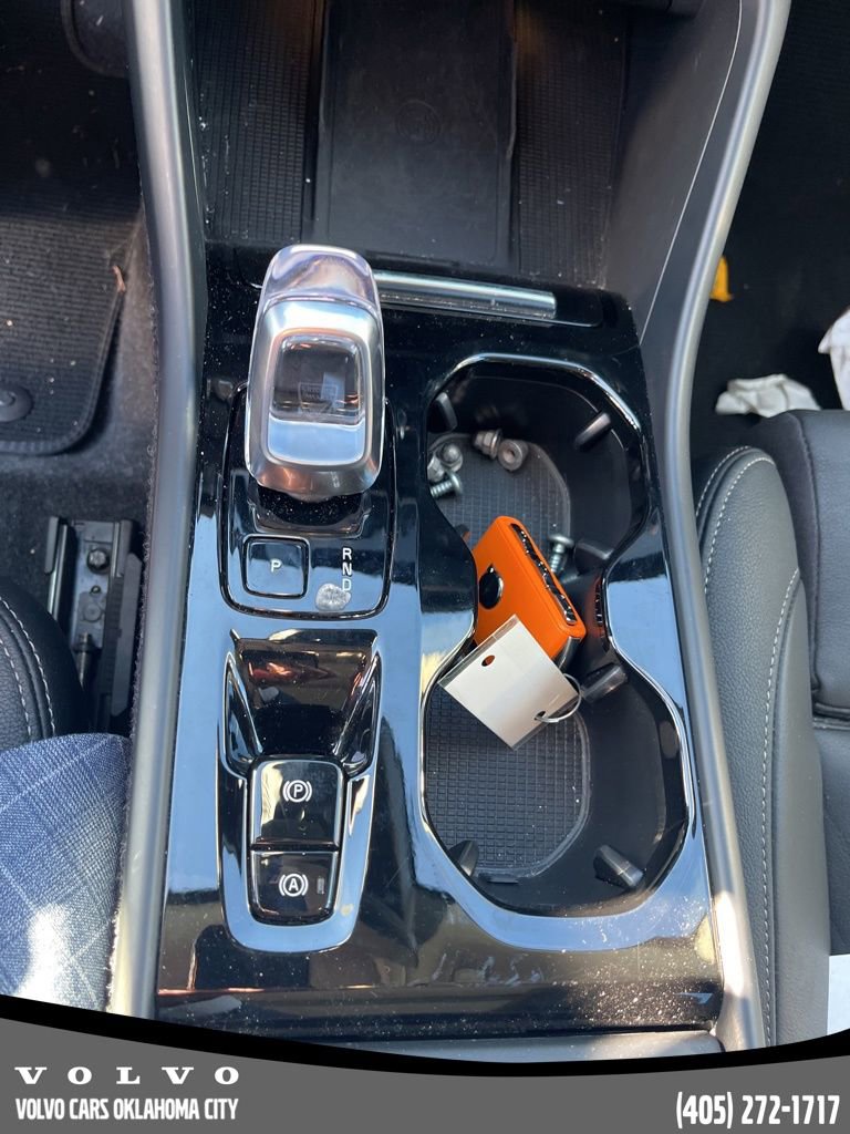 Certified 2025 Volvo XC40 B5 Plus image 12