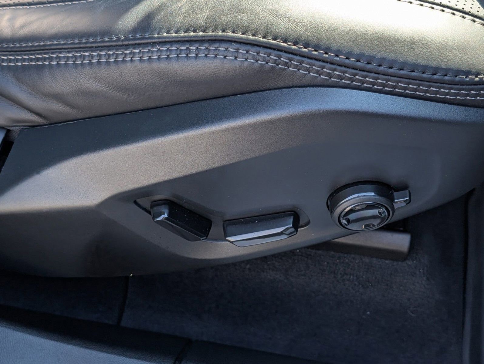 Used 2024 Volvo XC60 T8 Ultimate w/ Protection Package Premier image 25