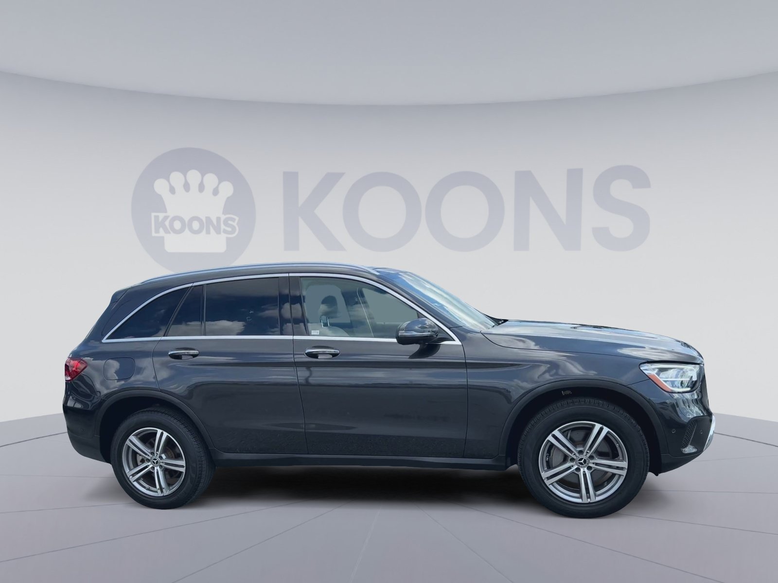 Used 2021 Mercedes-Benz GLC 300 4MATIC w/ Premium Package image 2