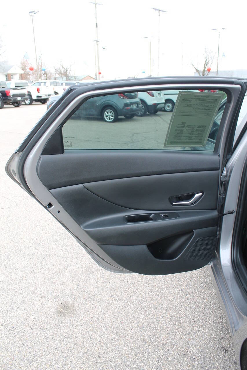 Used 2023 Hyundai Elantra SEL w/ Convenience Package image 15