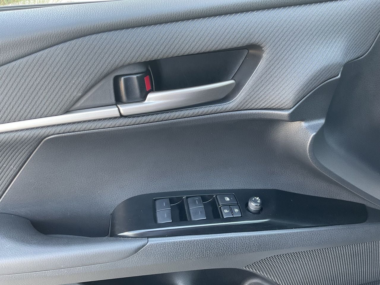 Used 2025 Toyota Camry SE FWD image 18