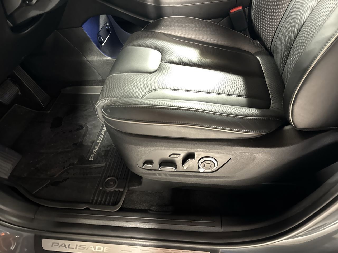 Used 2023 Hyundai Palisade Calligraphy w/ Cargo Package image 17