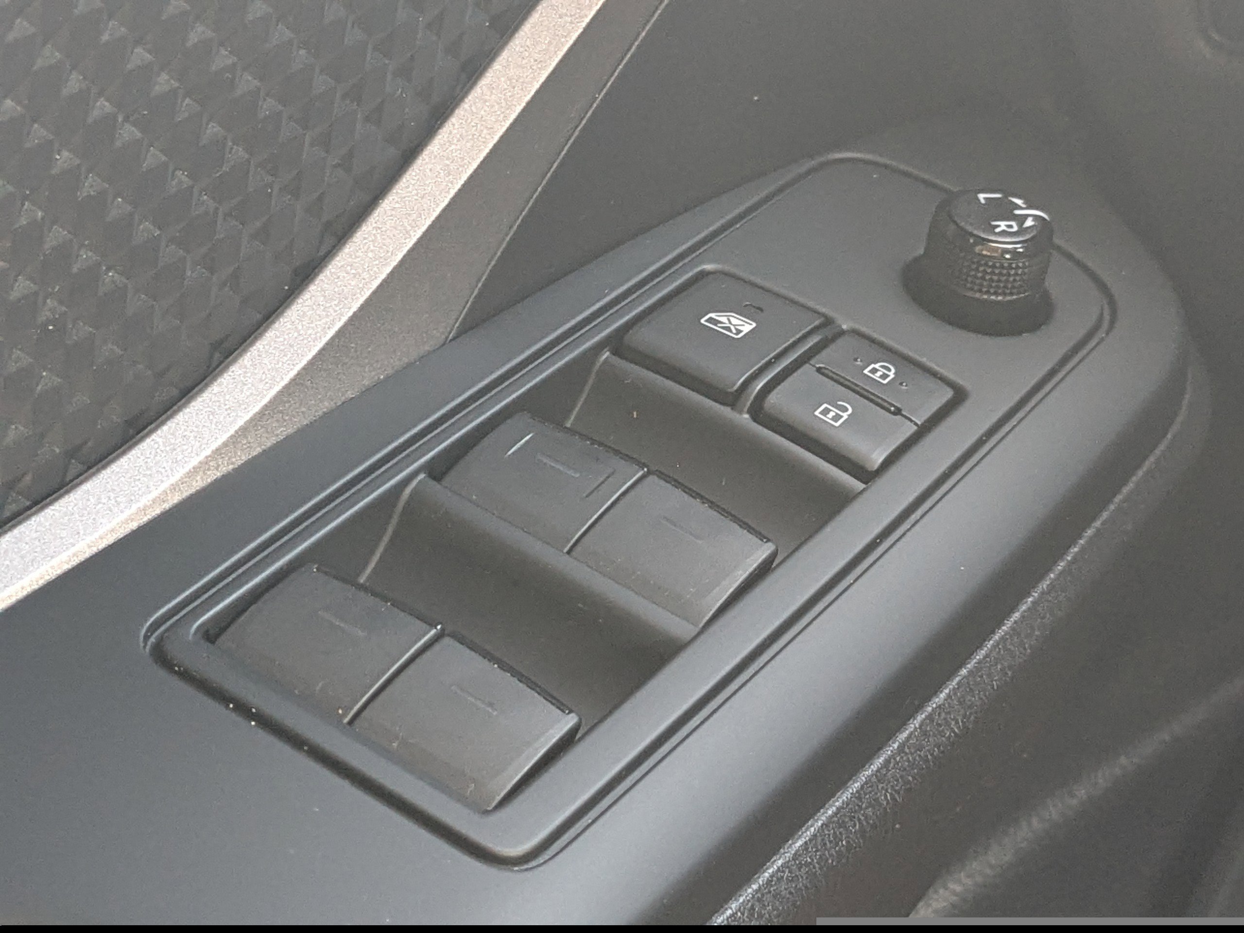 Used 2021 Toyota C-HR LE image 22