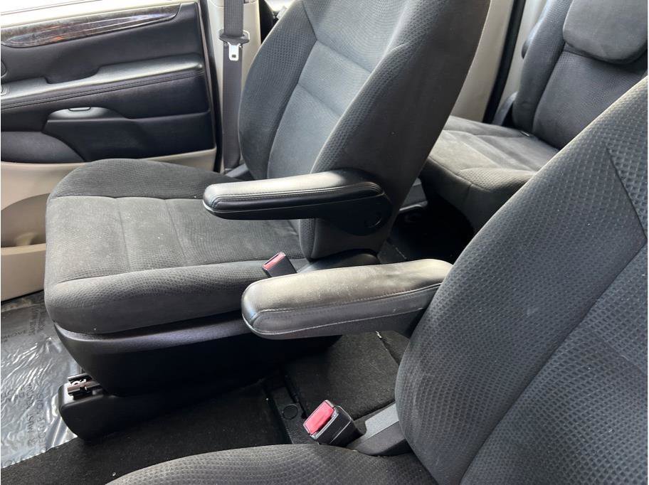 Used 2016 Dodge Grand Caravan American Value Package w/ UConnect Hands-Free Group image 13