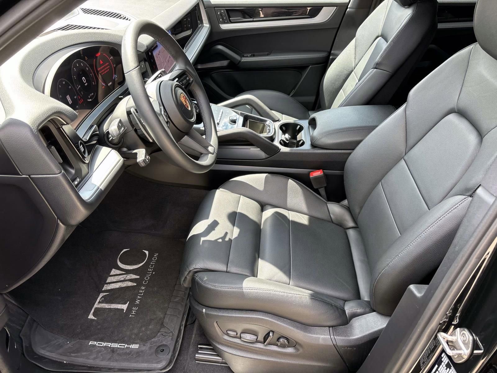 Used 2025 Porsche Cayenne AWD/4WD image 20