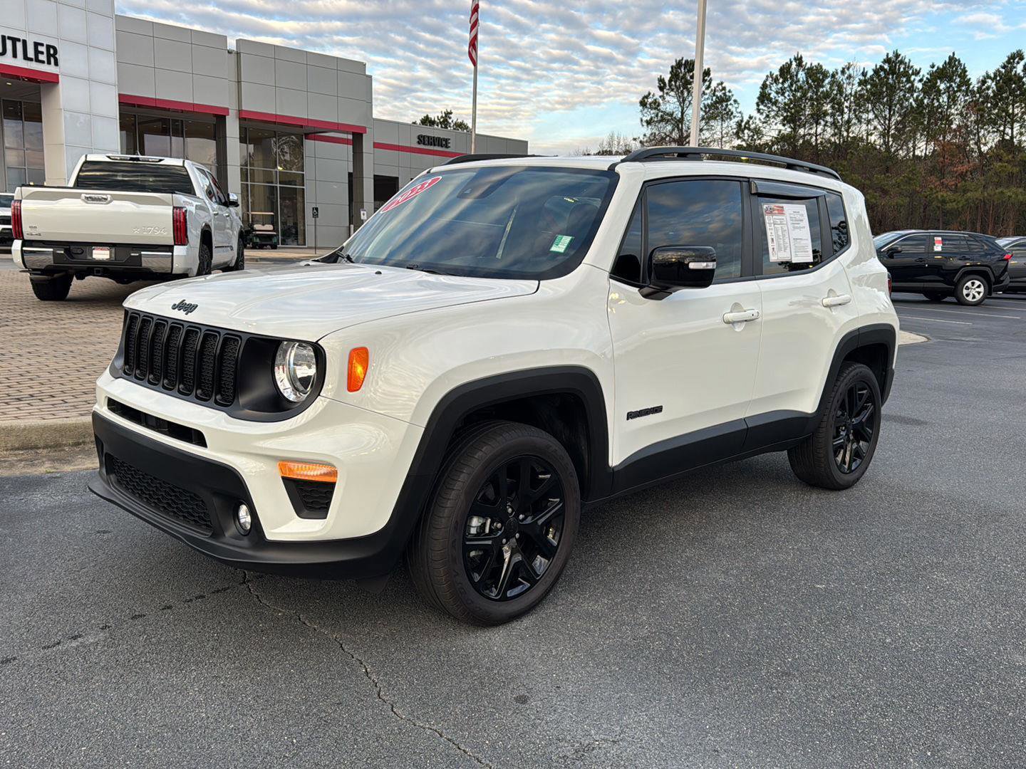 Used 2023 Jeep Renegade Altitude image 2