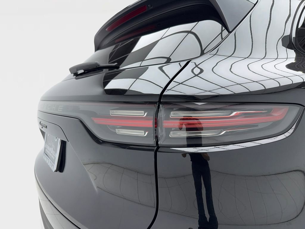 Used 2023 Porsche Cayenne Platinum Edition image 7