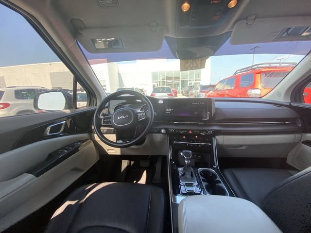 Used 2024 Kia Carnival EX FWD image 5