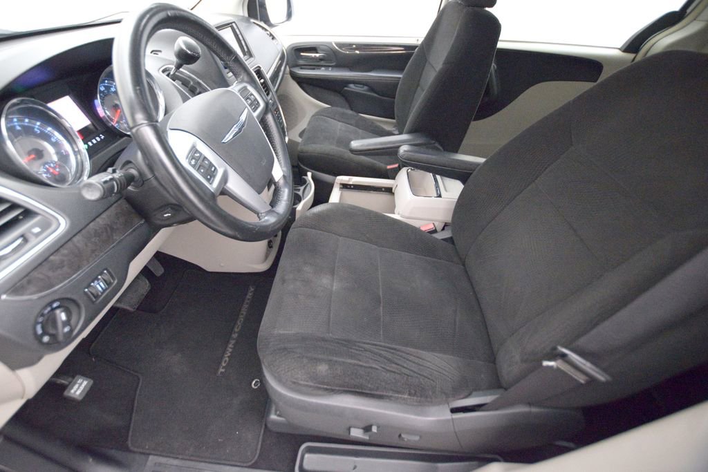 Used 2012 Chrysler Town & Country Touring image 10