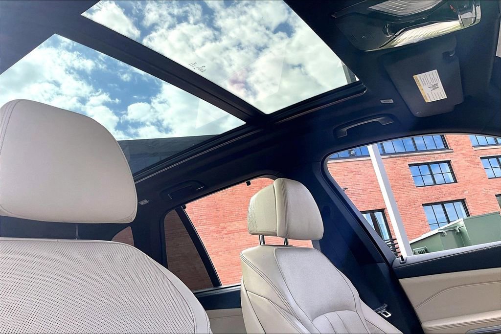 Used 2021 BMW X5 M50i image 22