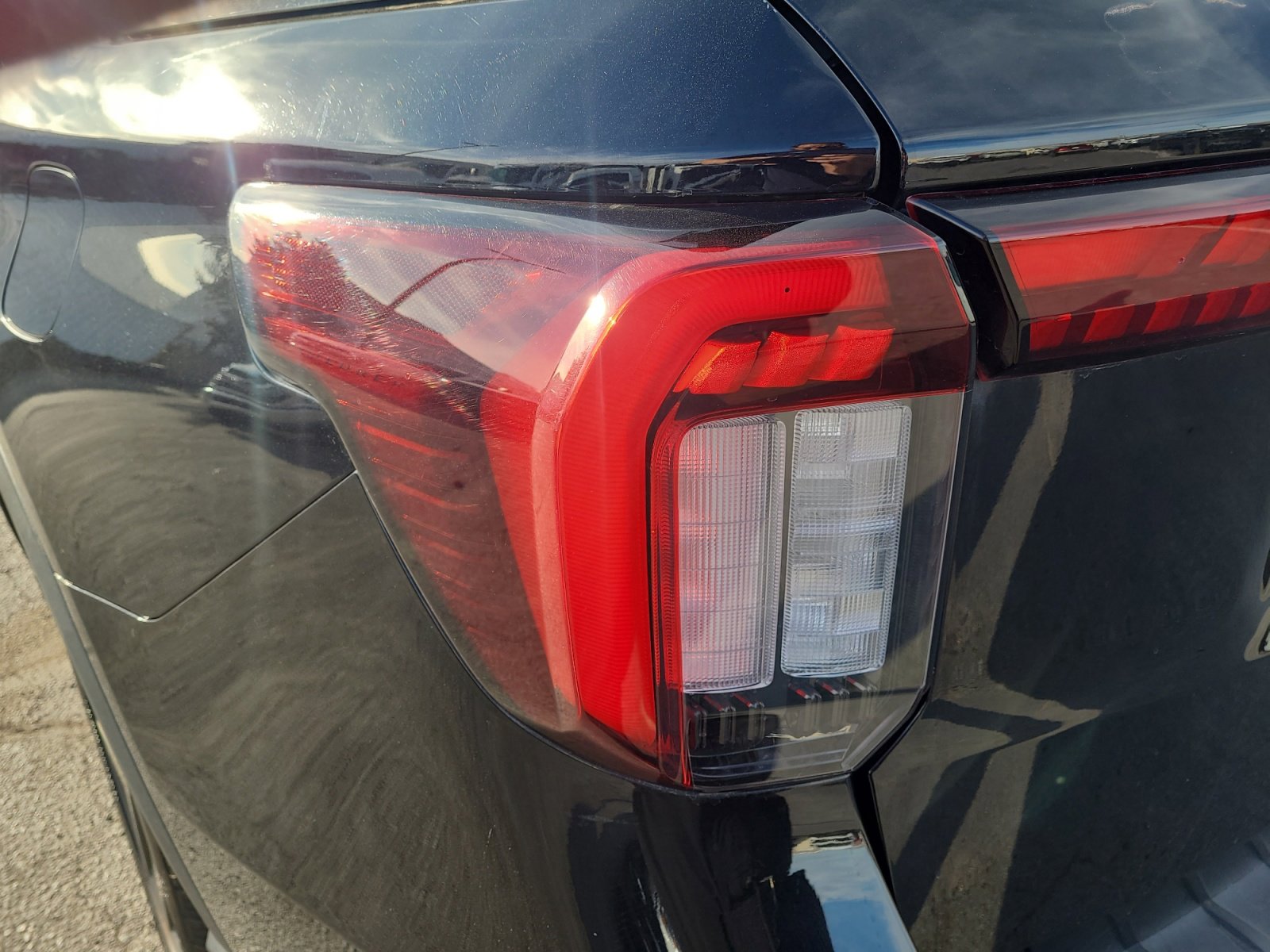 Used 2025 Ford Explorer ST-Line w/ ST-Line Street Pack image 25