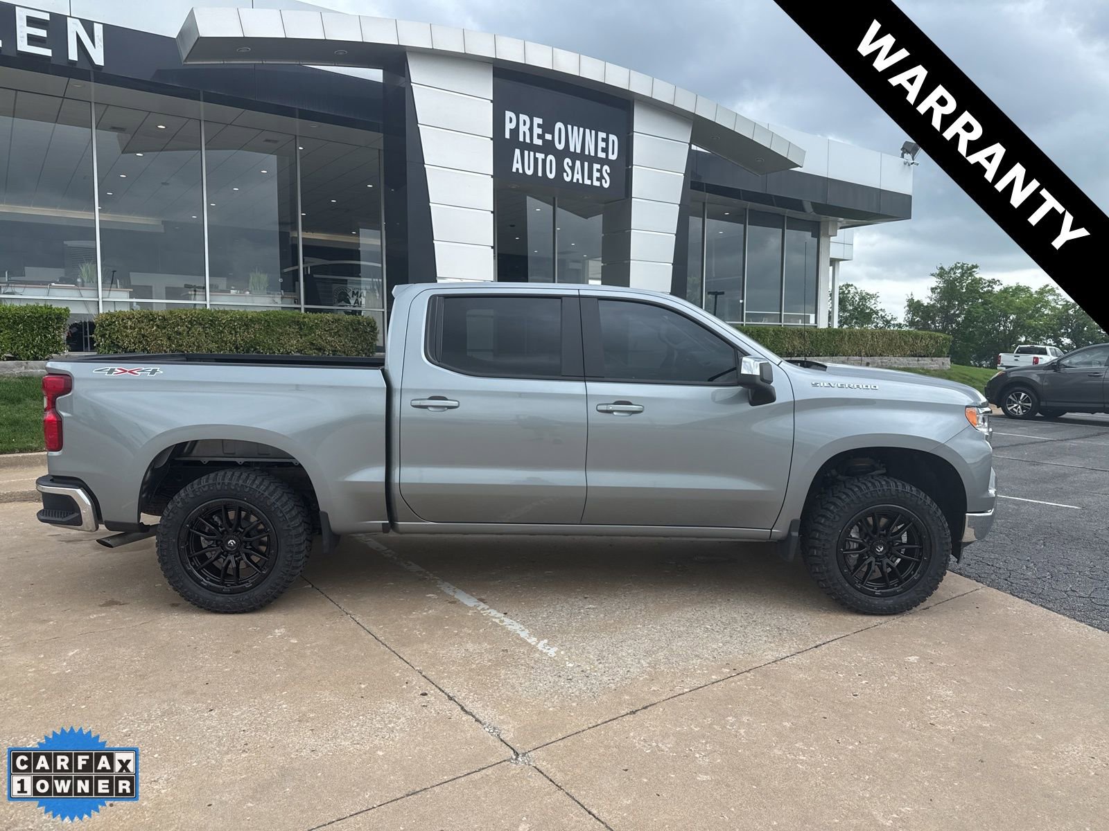 Used 2026 Chevrolet Silverado 1500 LT image 2