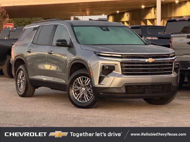 Used 2026 Chevrolet Traverse LT w/ Driver Confidence Package FWD image 2
