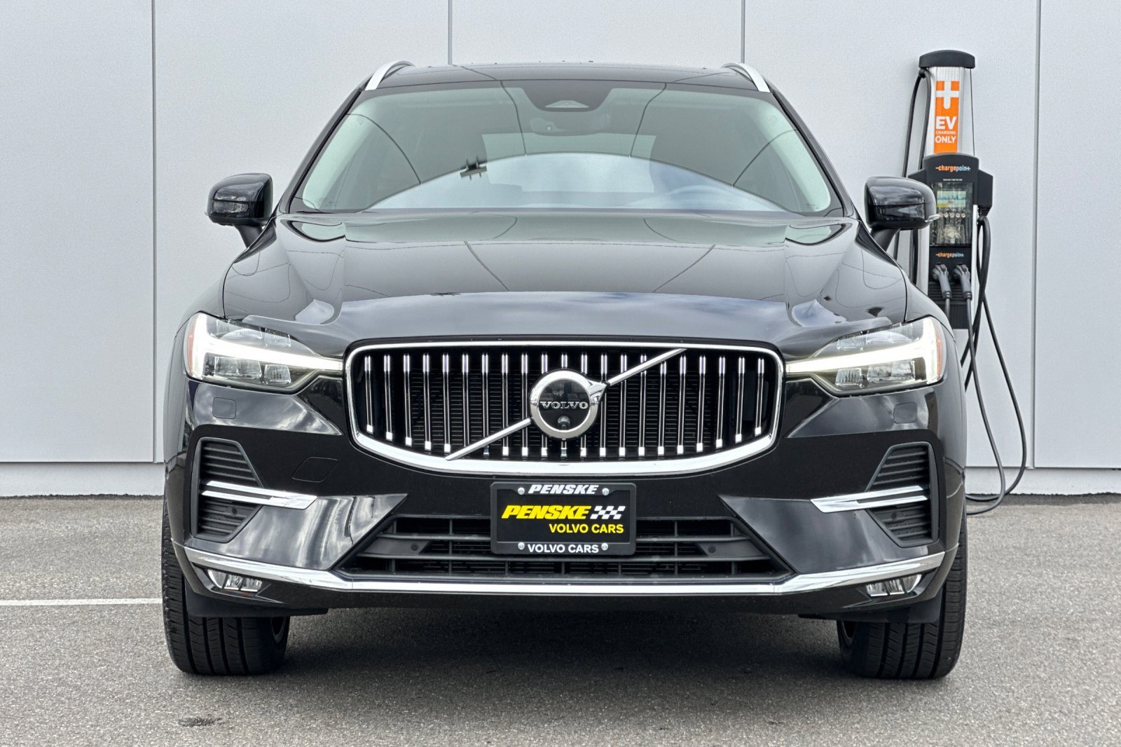 Used 2023 Volvo XC60 B5 Ultimate w/ Climate Package image 8