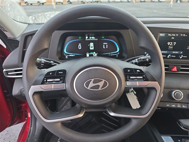 Used 2025 Hyundai Elantra SE image 14