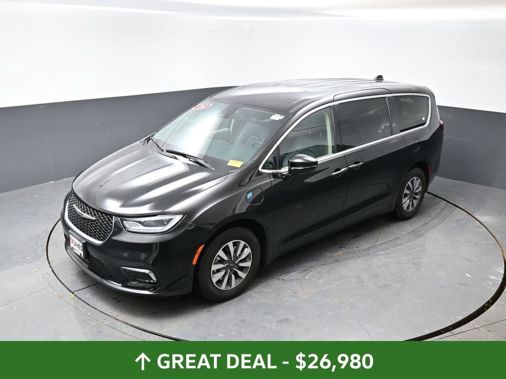 Used 2024 Chrysler Pacifica Select image 47