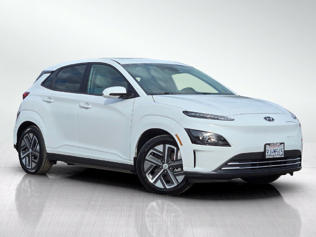 Used 2023 Hyundai Kona SEL FWD image 2