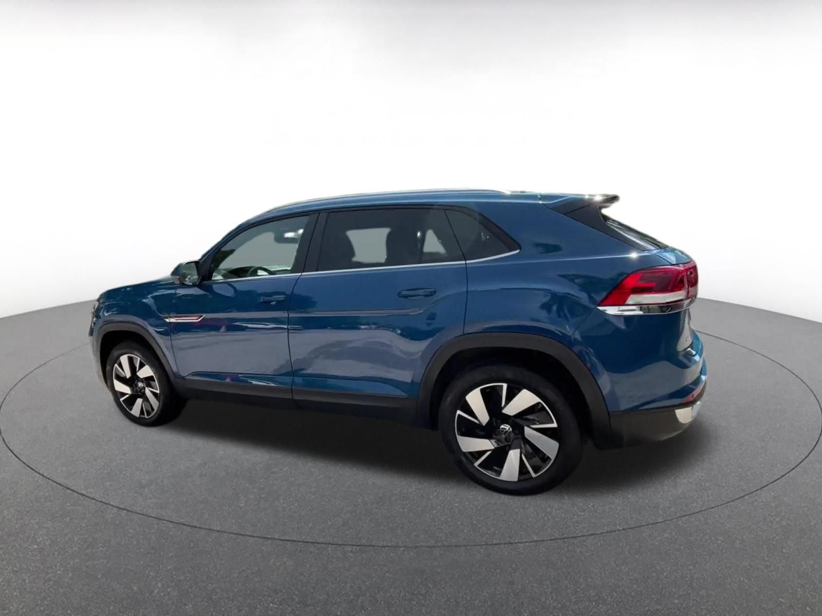 Used 2026 Volkswagen Atlas Cross Sport SE FWD image 9