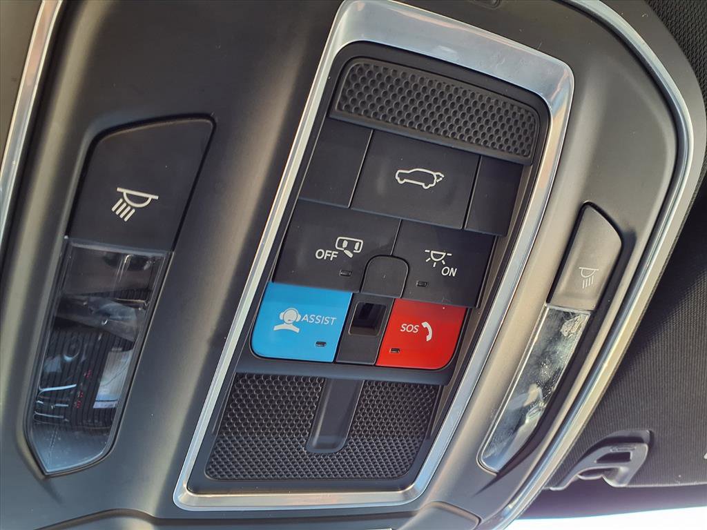 Used 2022 Jeep Wagoneer Series III w/ Rear Seat Video Group 1 image 17