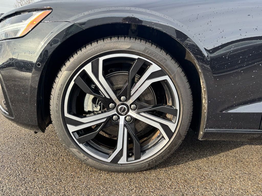 Certified 2025 Volvo S60 B5 Plus image 27