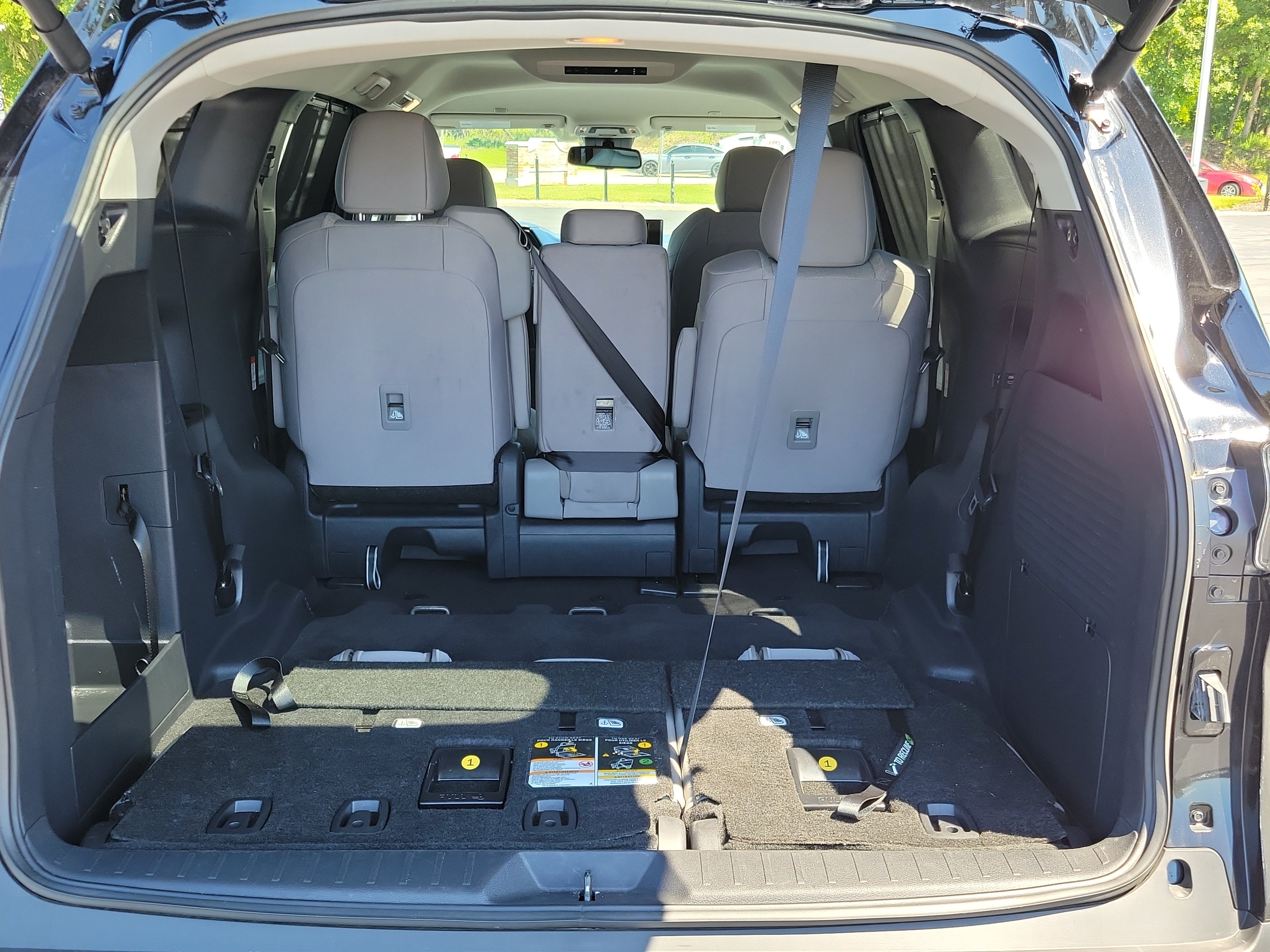 Certified 2026 Toyota Sienna LE FWD image 9