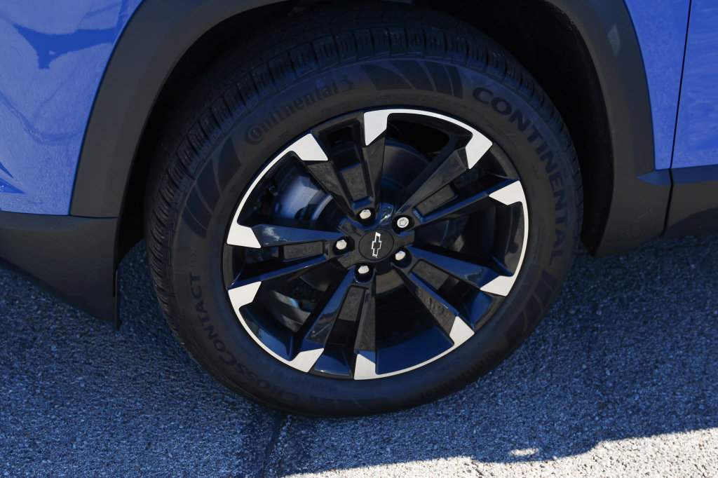 New 2027 Chevrolet Equinox RS w/ Safety and Technology Package AWD/4WD image 7