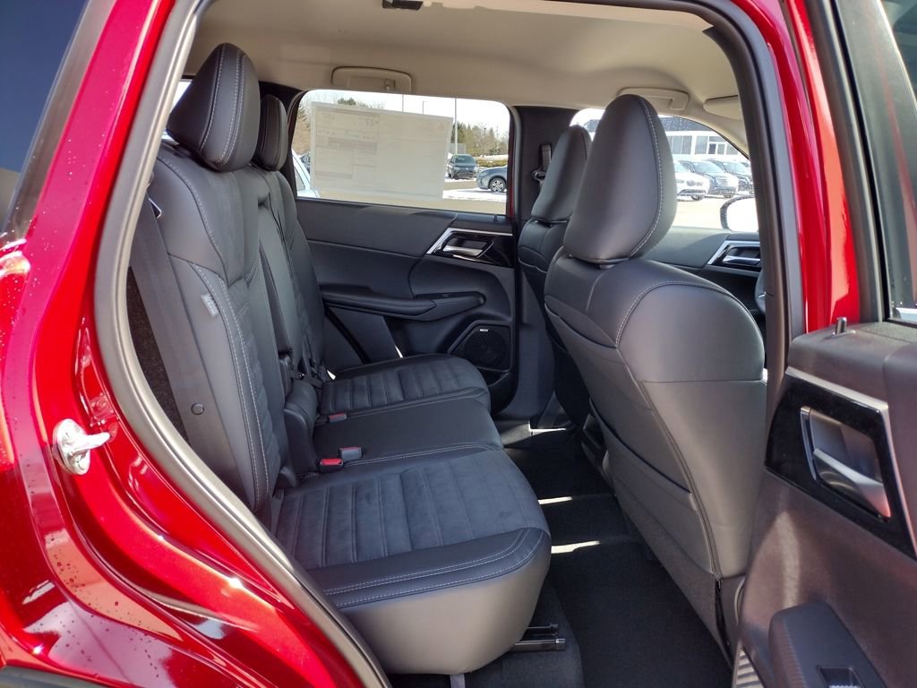 New 2026 Mitsubishi Outlander SE image 10