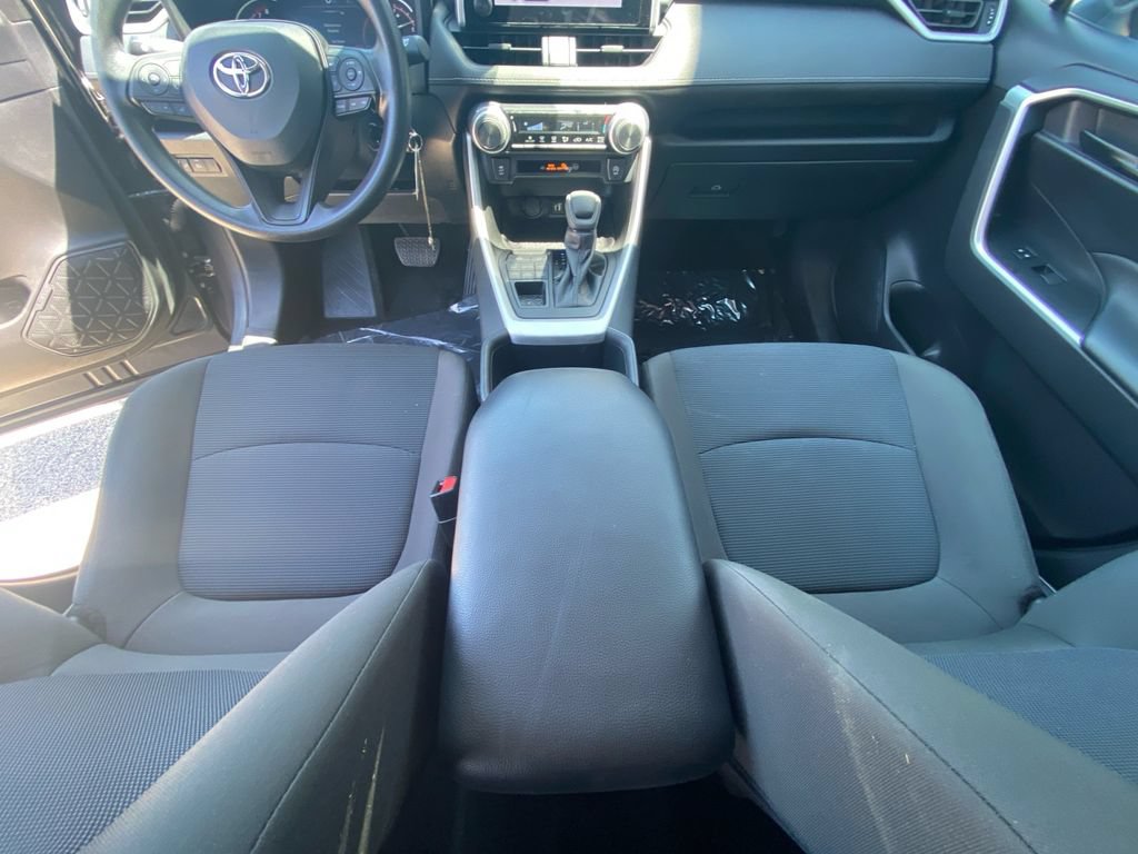 Used 2023 Toyota RAV4 LE AWD/4WD image 11