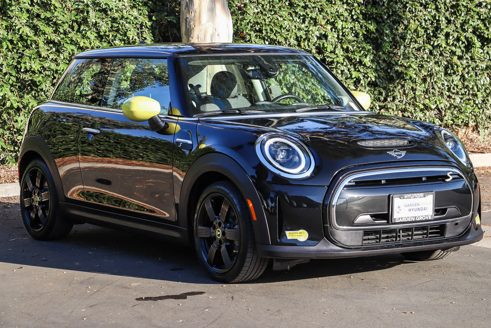 Used 2023 MINI Cooper SE FWD image 3