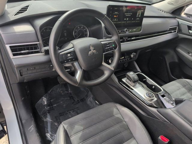 Used 2025 Mitsubishi Outlander SE FWD image 15
