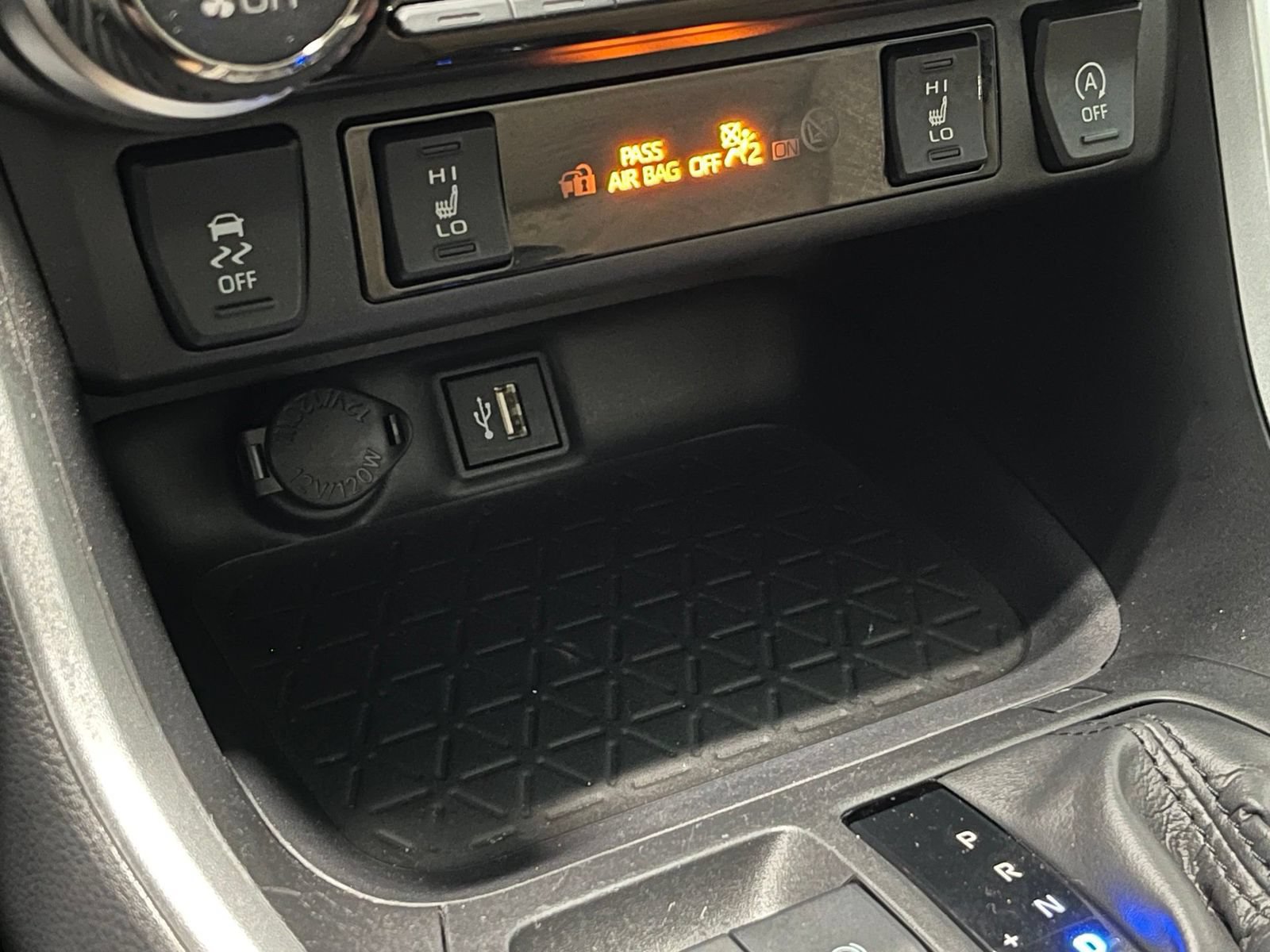 Used 2025 Toyota RAV4 XLE Premium AWD/4WD image 26