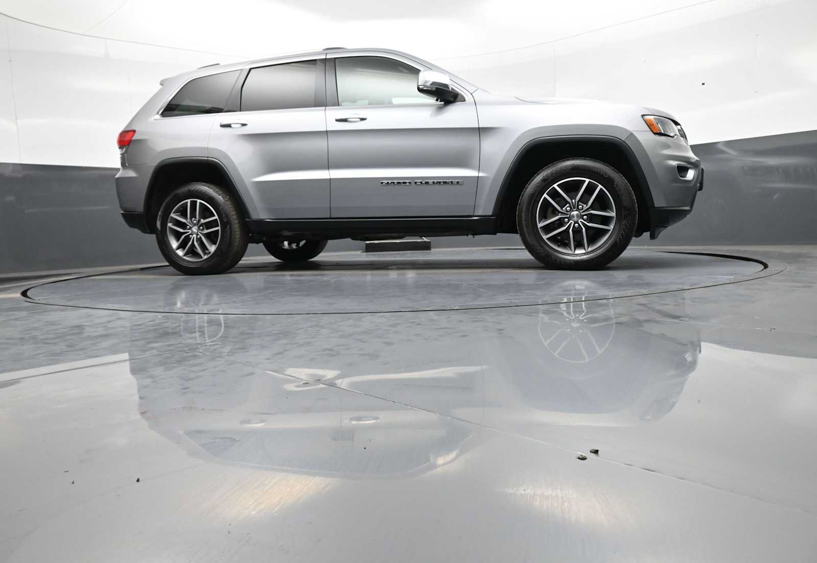 Used 2018 Jeep Grand Cherokee Limited AWD/4WD image 29