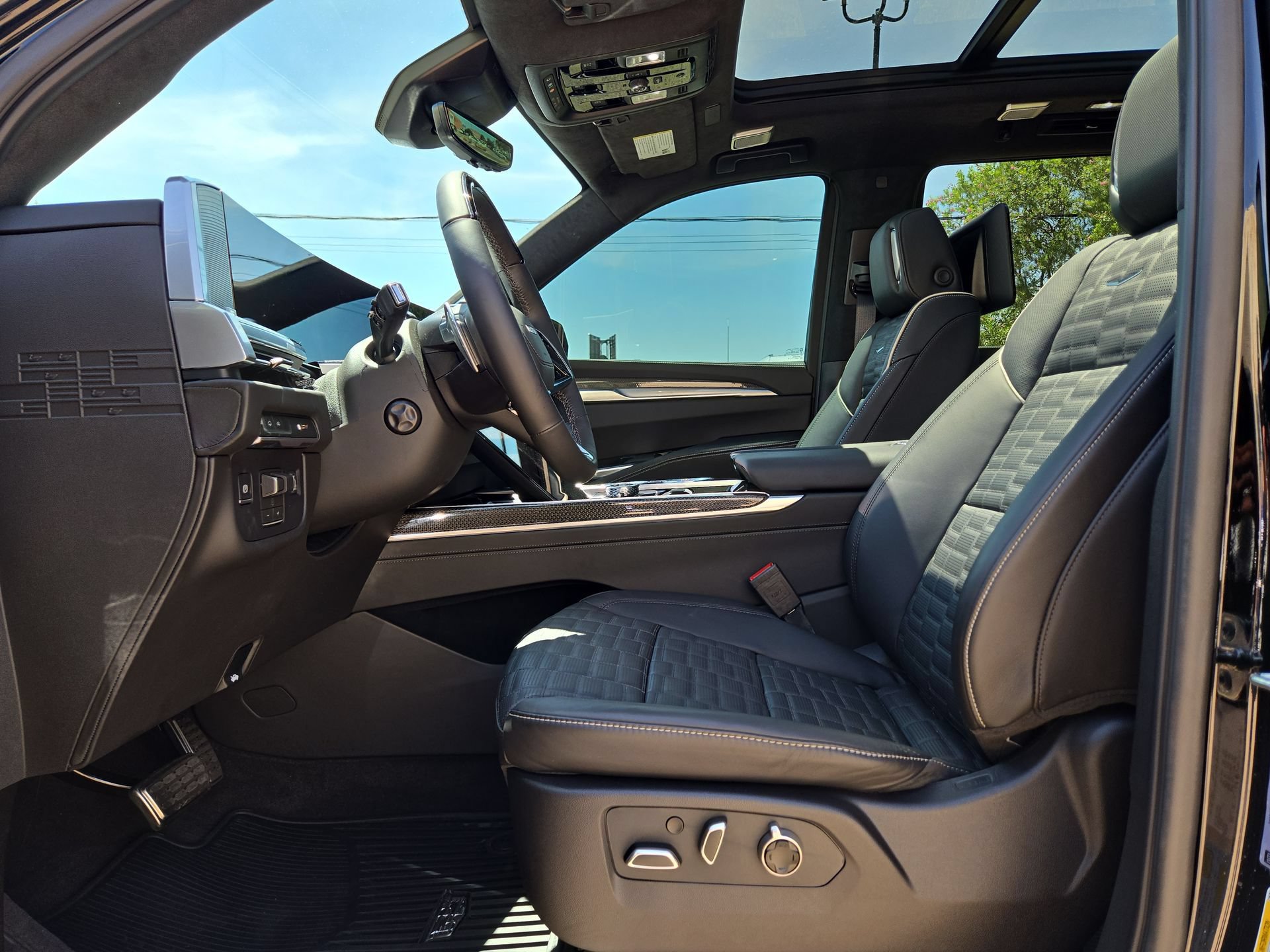 Used 2026 Cadillac Escalade V AWD/4WD image 16