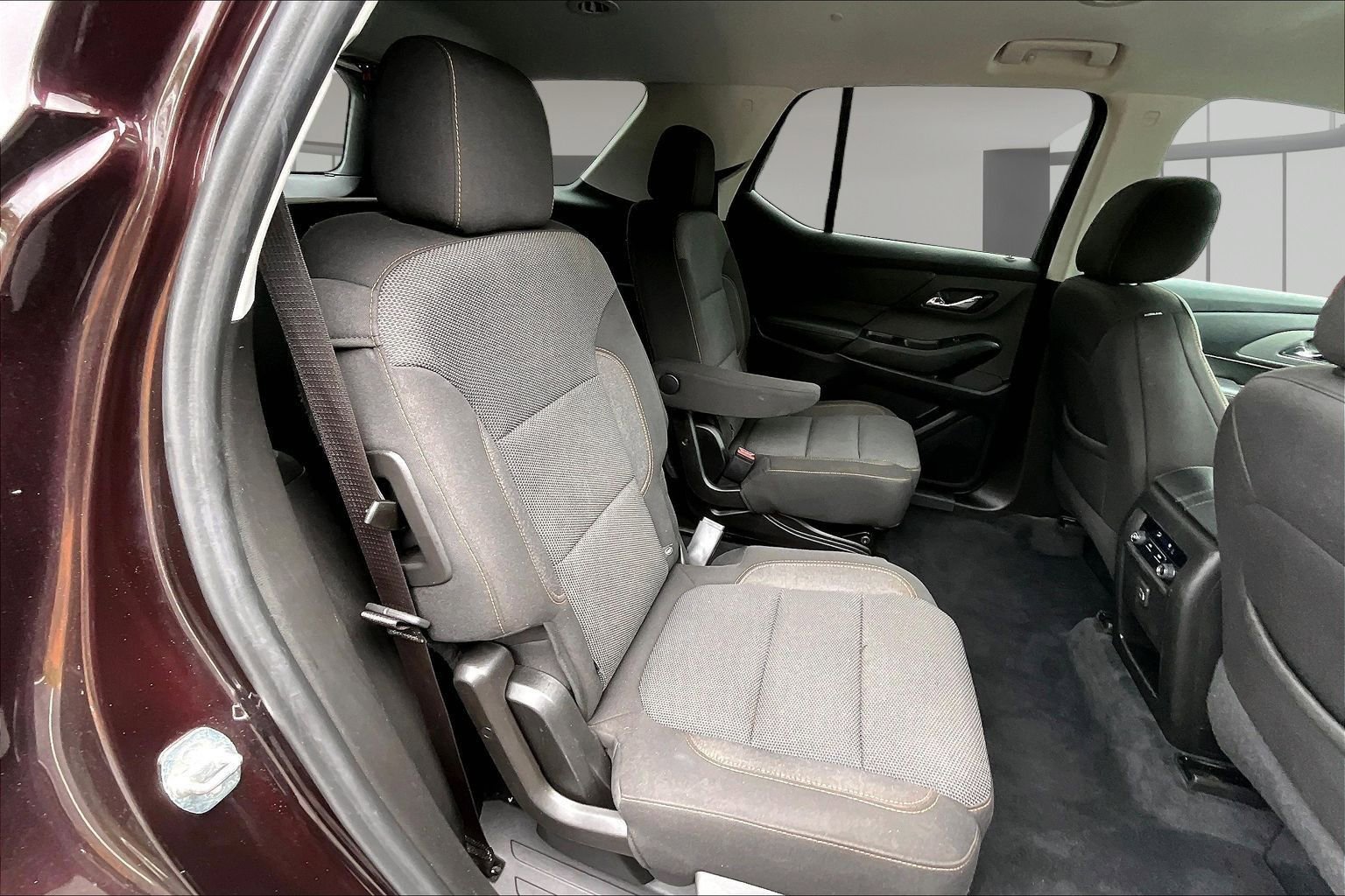 Used 2021 Chevrolet Traverse LT FWD image 25