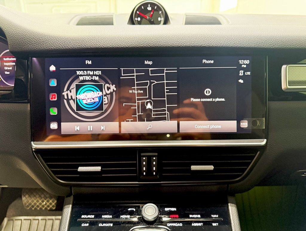 Used 2022 Porsche Cayenne Platinum Edition image 16